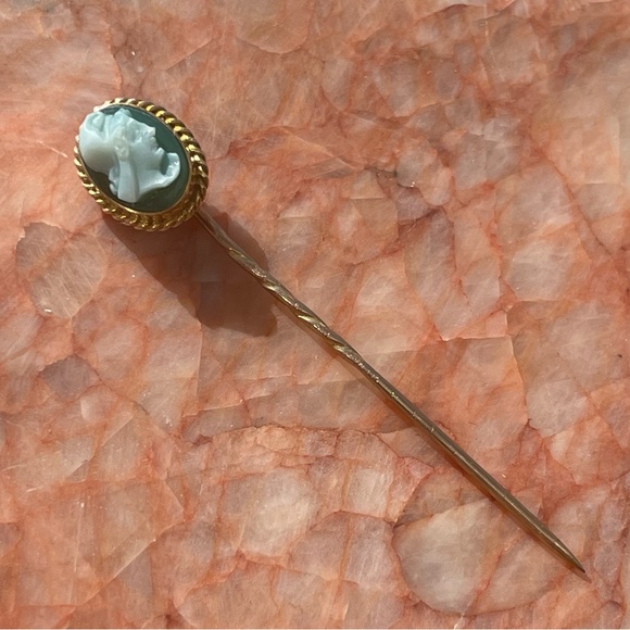 Antique💚14KT💚Gold Cameo Stick Hat Pin Green White Stone - Picture 7 of 8